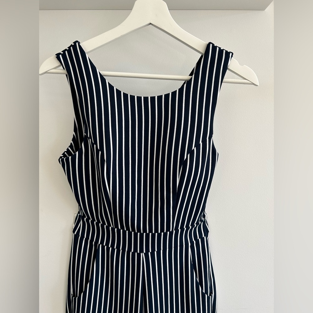 ✨Host pick ✨Chic Striped Sleeveless Jumpsuit NWOT - Picture 6 of 11